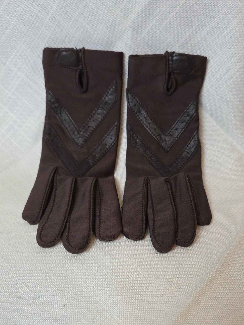 Vintage Isotoner Brown Women's Chevron Detail Dress Gloves